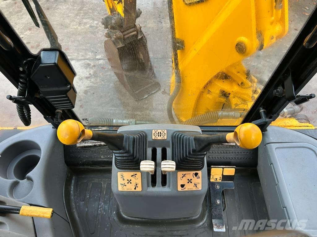 JCB 4 CX Ekskavatori-iekrāvēji