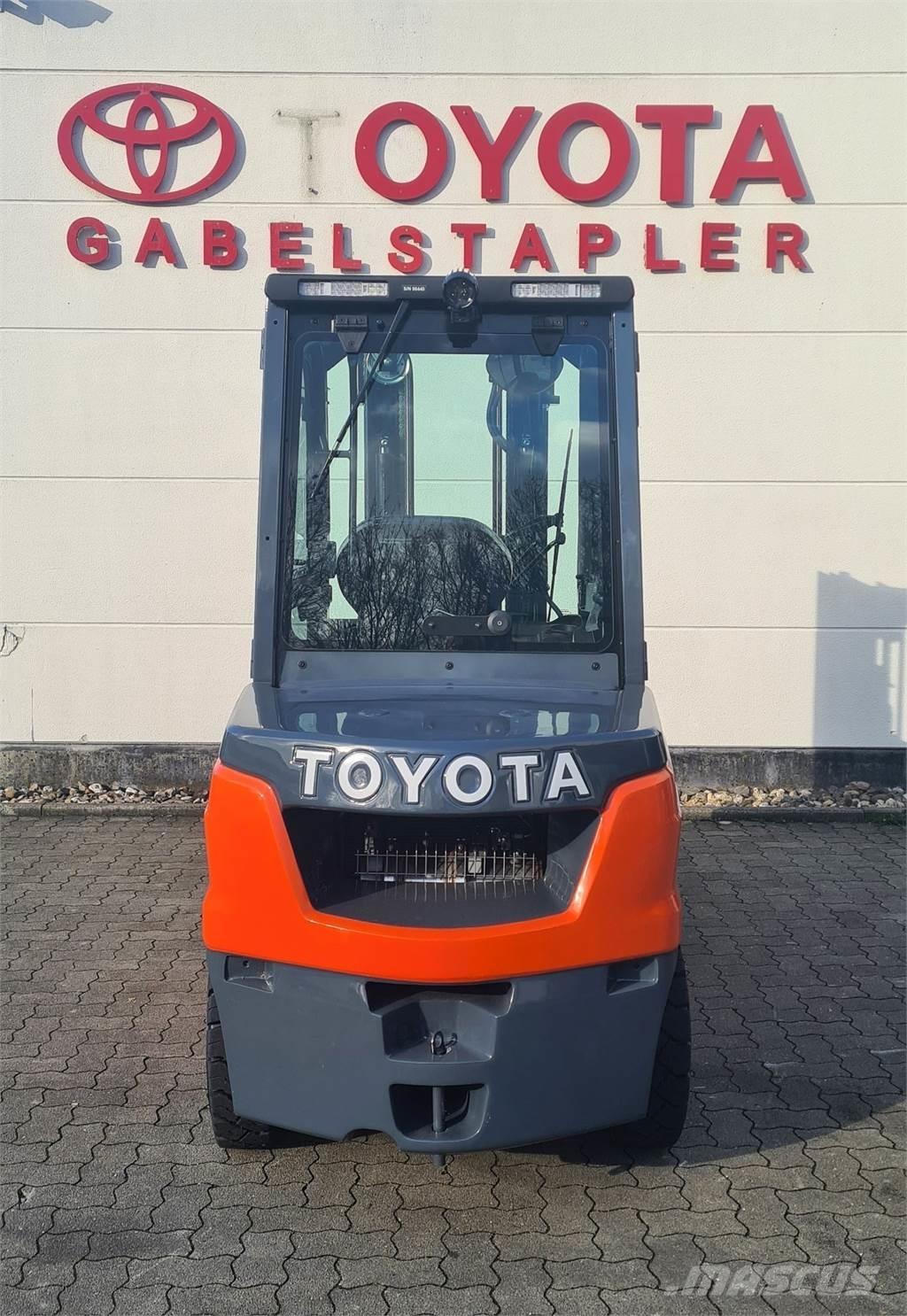 Toyota 52-8FDJF35 Tehnika ar dīzeļa dzinēju