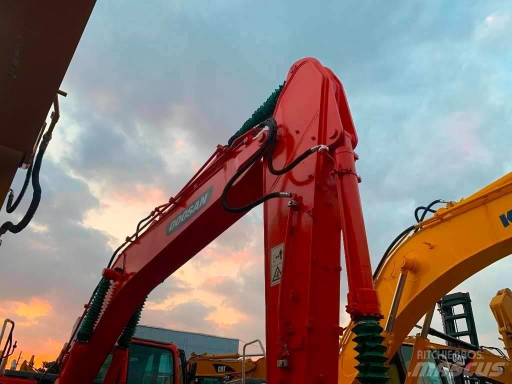 Doosan DX 225 LC Kāpurķēžu ekskavatori