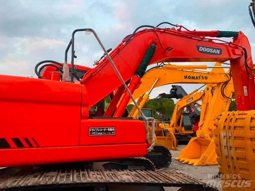 Doosan DX 225 LC Kāpurķēžu ekskavatori