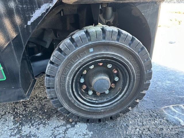 Mitsubishi FD25N3 Tehnika ar dīzeļa dzinēju