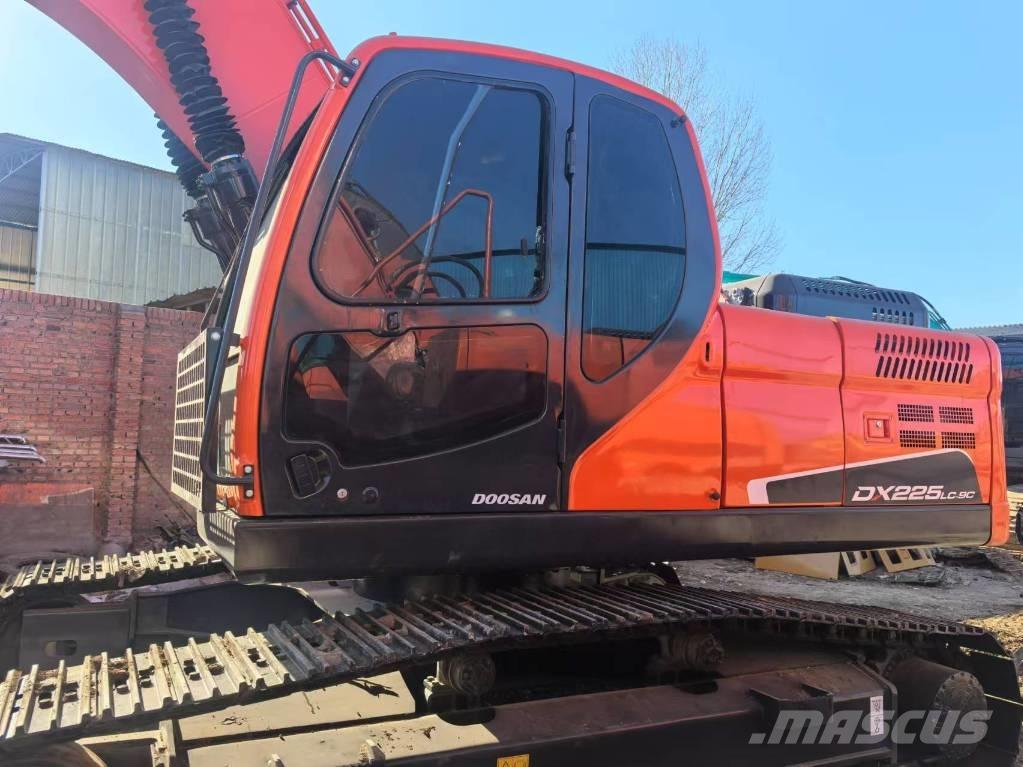 Doosan DX 225 LC Kāpurķēžu ekskavatori