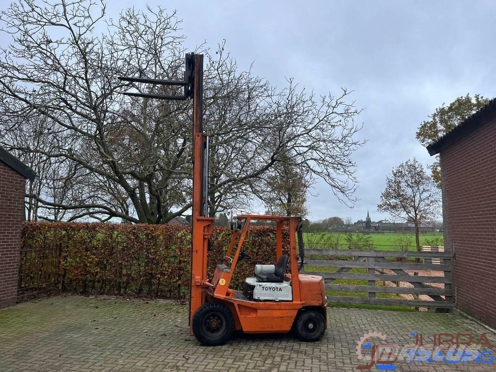 Toyota 02-4FD25 Tehnika ar dīzeļa dzinēju