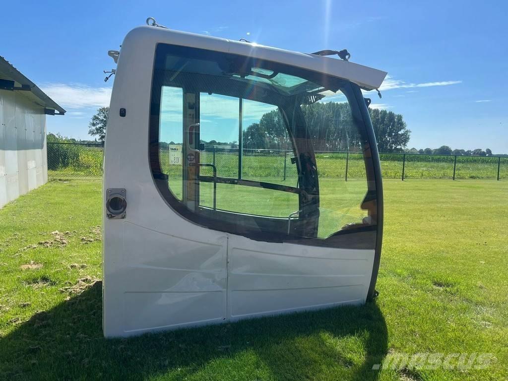 Liebherr 11407040 Kabīnes un interjers