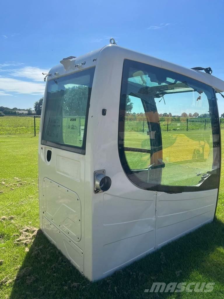 Liebherr 11407040 Kabīnes un interjers