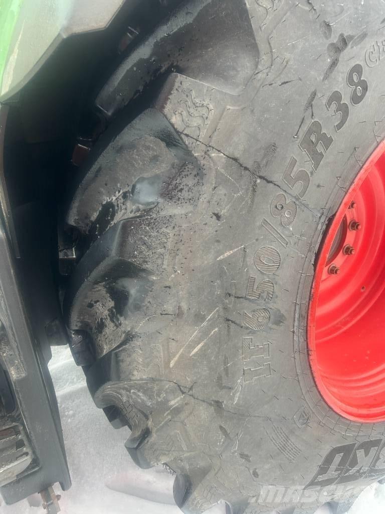 Fendt 824 Vario Traktori