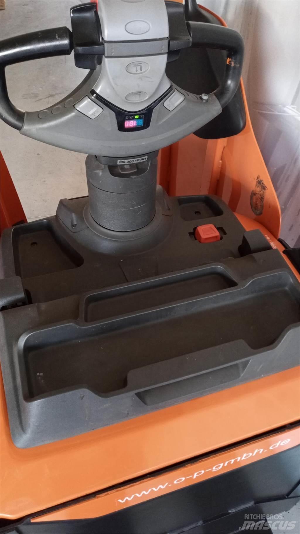 Toyota LPE 200 Zemie palešu pacēlāji
