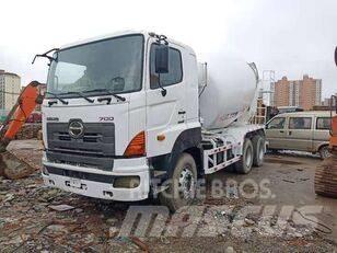 Hino 700 Betonvedēji