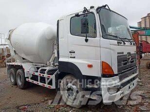 Hino 700 Betonvedēji