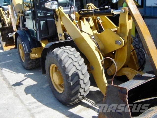 CAT 906 M Iekrāvēji uz riteņiem
