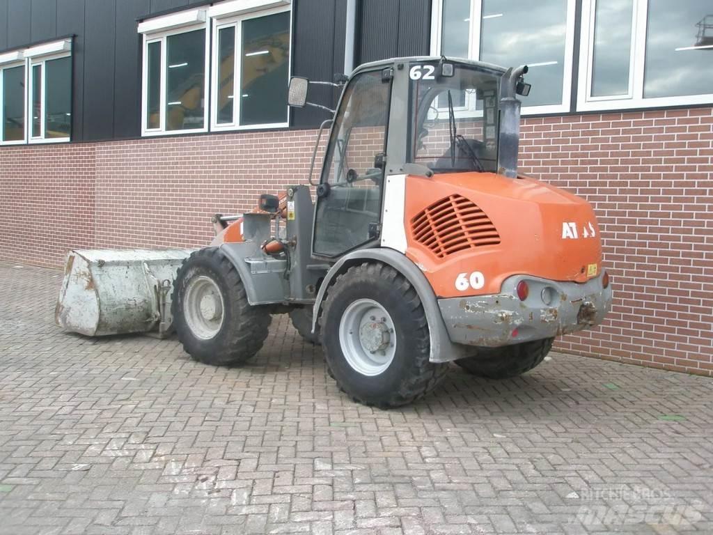 Atlas 60 Iekrāvēji uz riteņiem