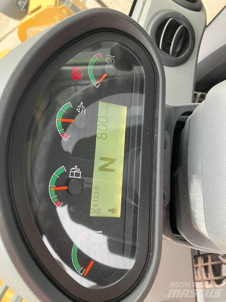 CAT 938M Iekrāvēji uz riteņiem