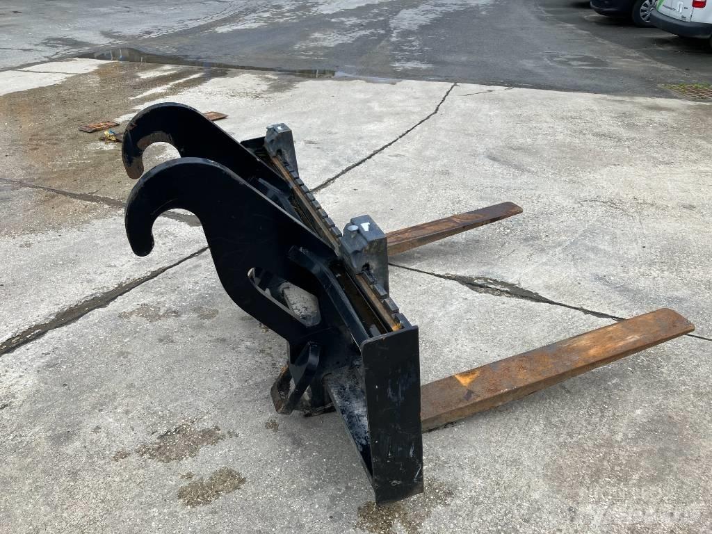 CAT 938M Iekrāvēji uz riteņiem
