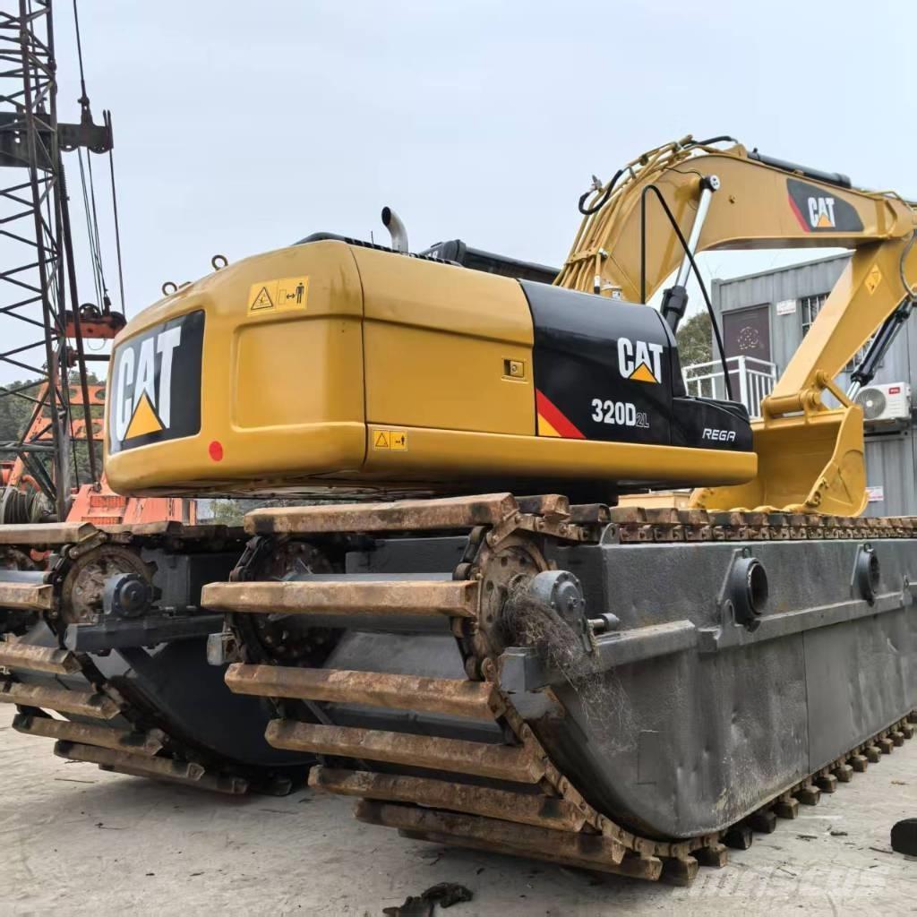CAT 320 D Amfībijas tipa ekskavatori