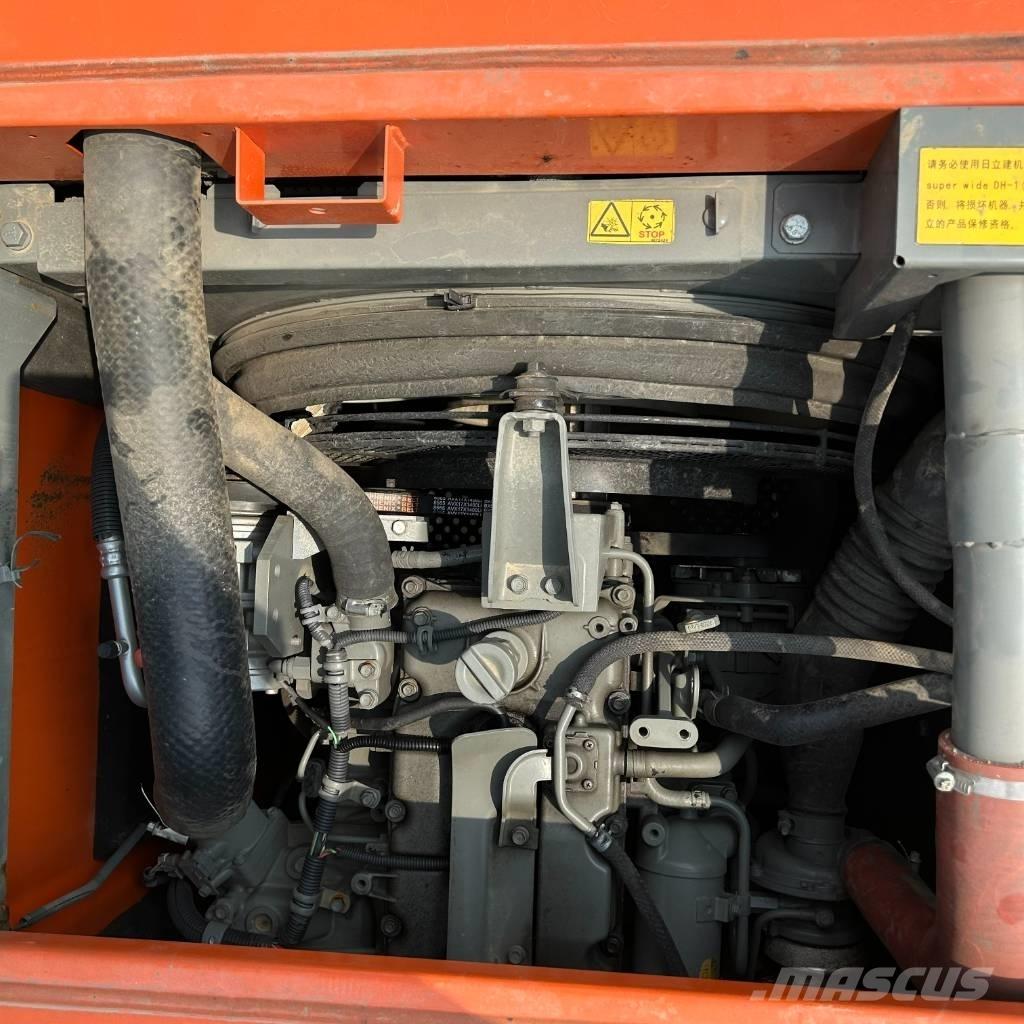 Hitachi 130 Kāpurķēžu ekskavatori