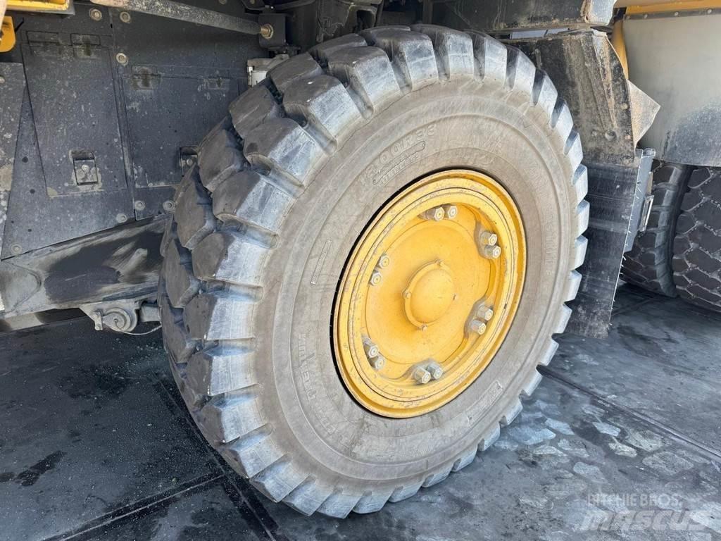 Komatsu HD405-7 Mini pašizgāzēji