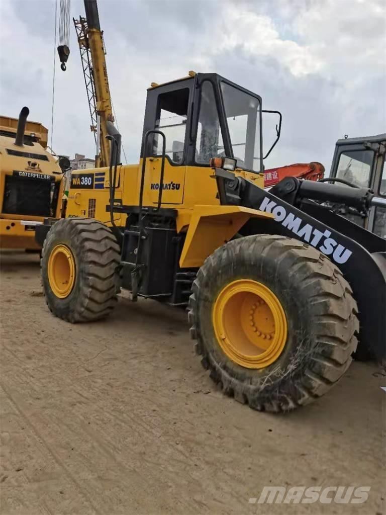 Komatsu WA 380 Iekrāvēji uz riteņiem