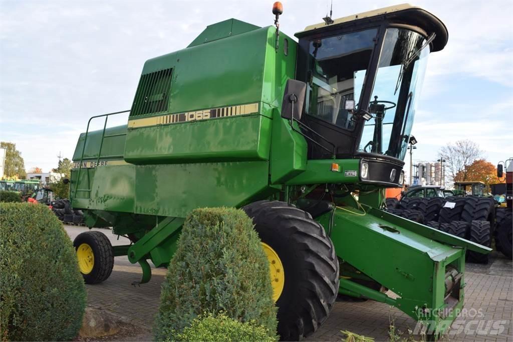 John Deere 1065 Ražas novākšanas kombaini