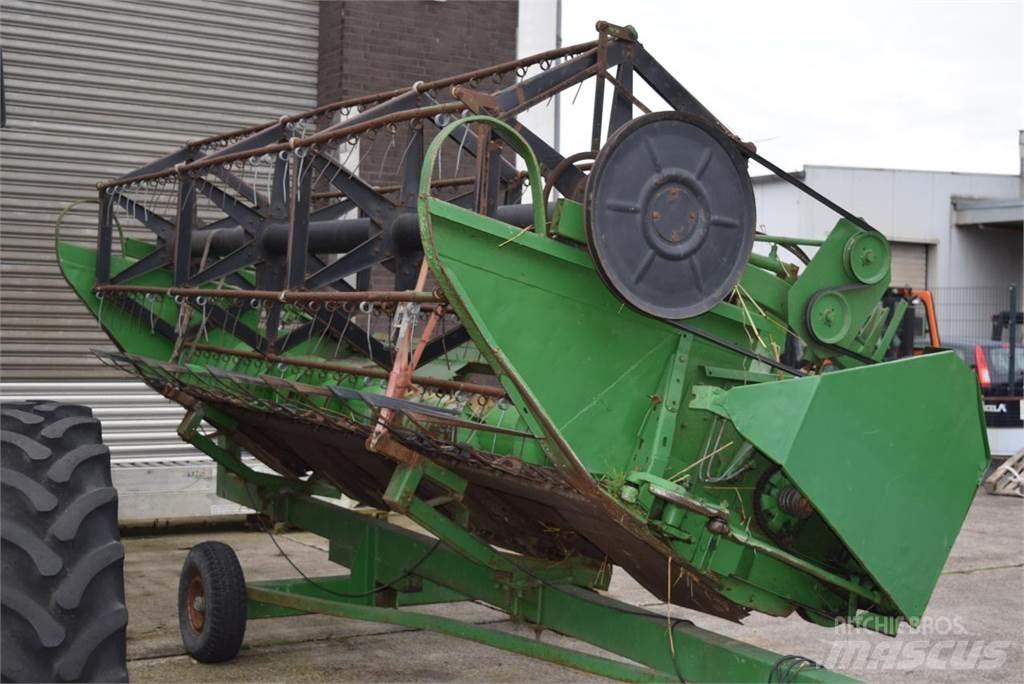 John Deere 1065 Ražas novākšanas kombaini