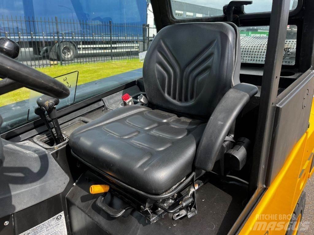 JCB TLT30 Teleskopiskie riteņu iekrāvēji
