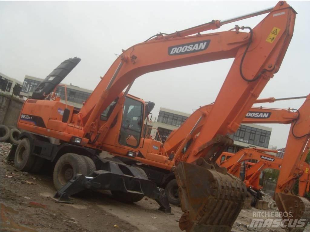 Doosan DH 210 W-7 Ekskavatori uz riteņiem
