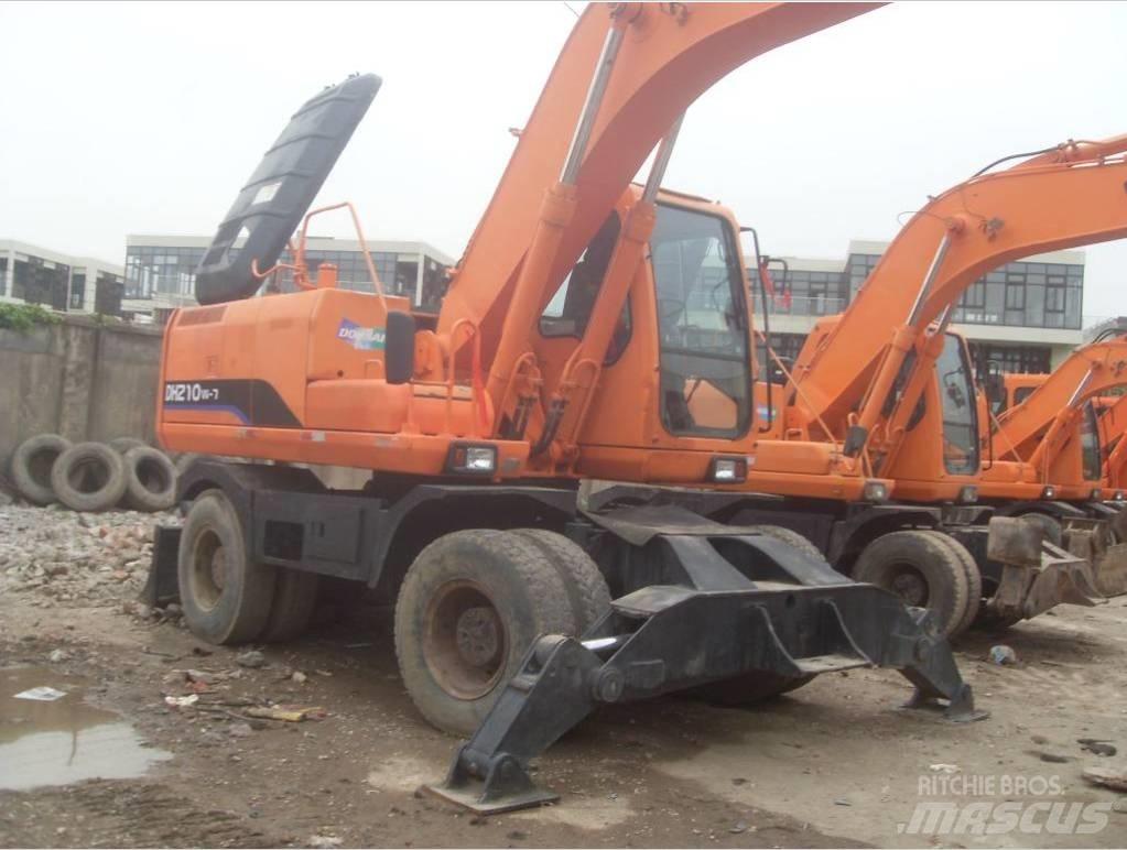 Doosan DH 210 W-7 Ekskavatori uz riteņiem