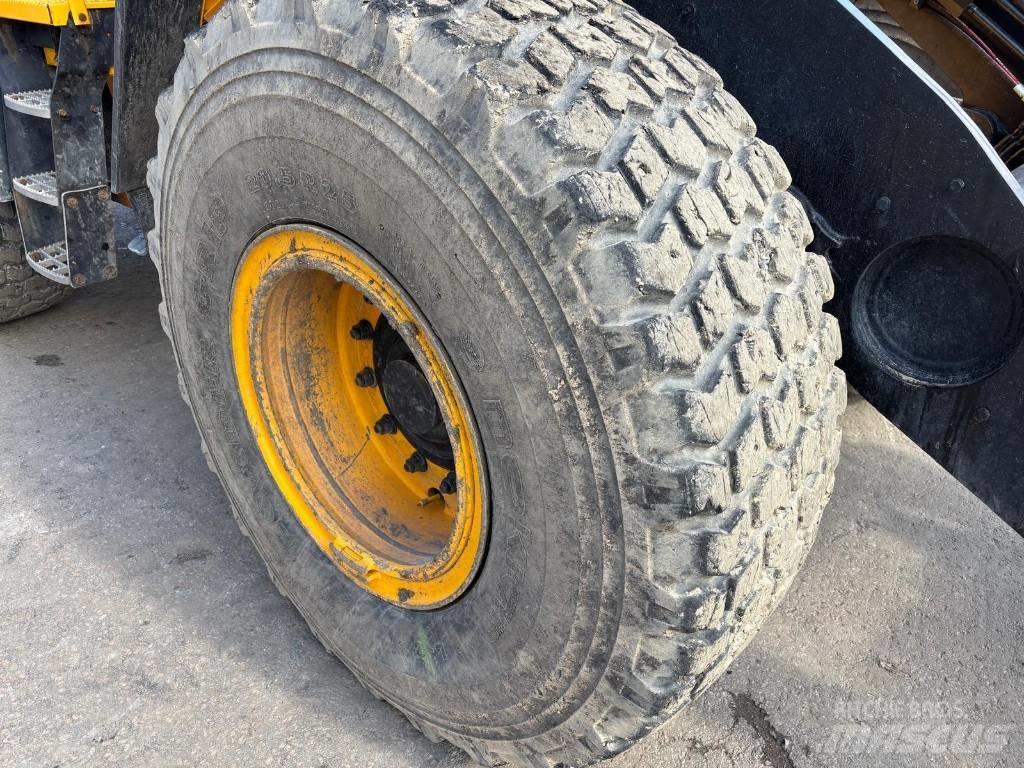 JCB 437 HT Iekrāvēji uz riteņiem