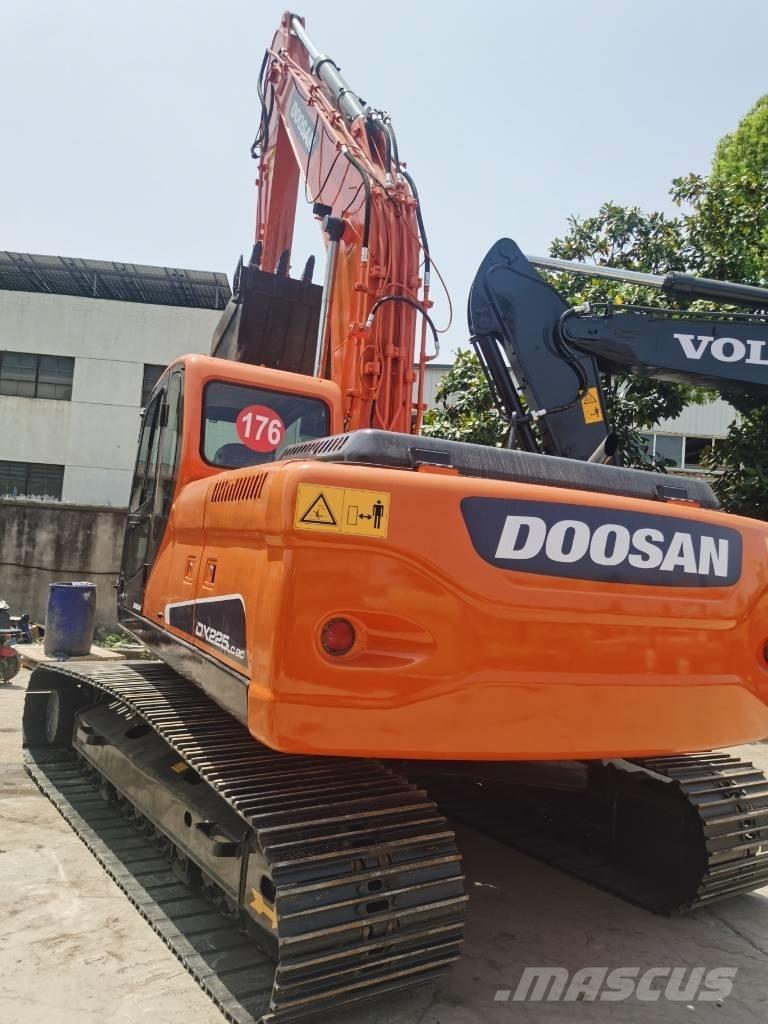 Doosan DX225LC-9C Kāpurķēžu ekskavatori