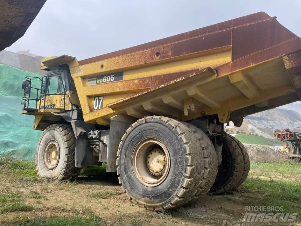 Komatsu HD 605-7 Karjeras kravas automašīnas