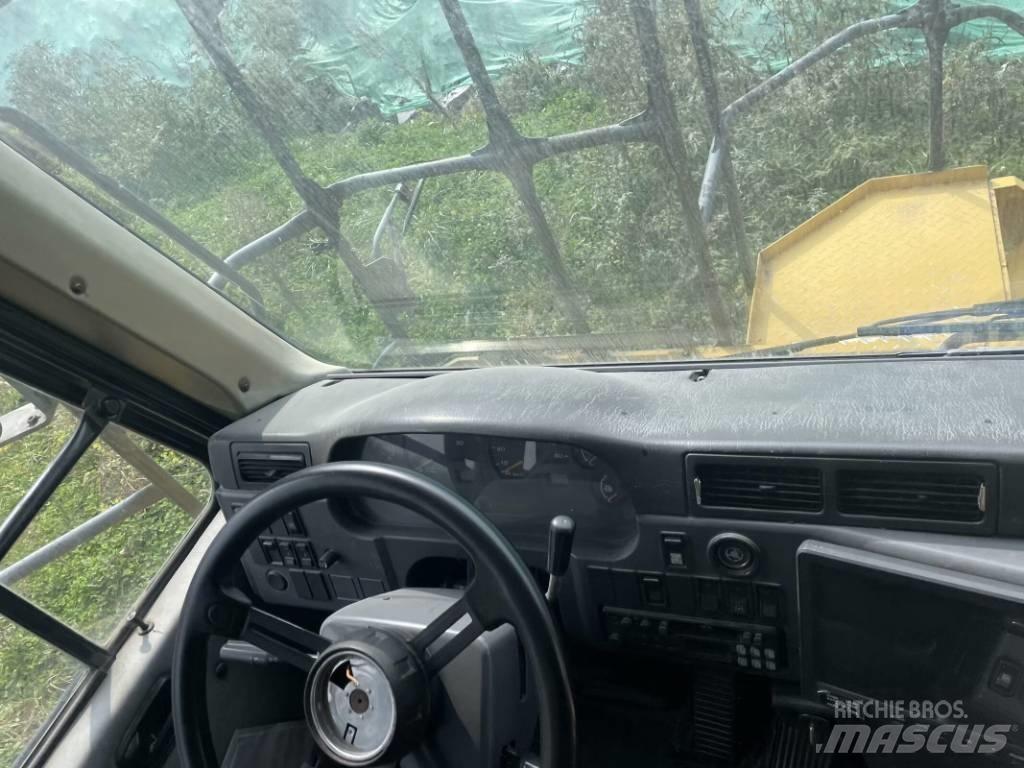 Komatsu HD 605-7 Karjeras kravas automašīnas