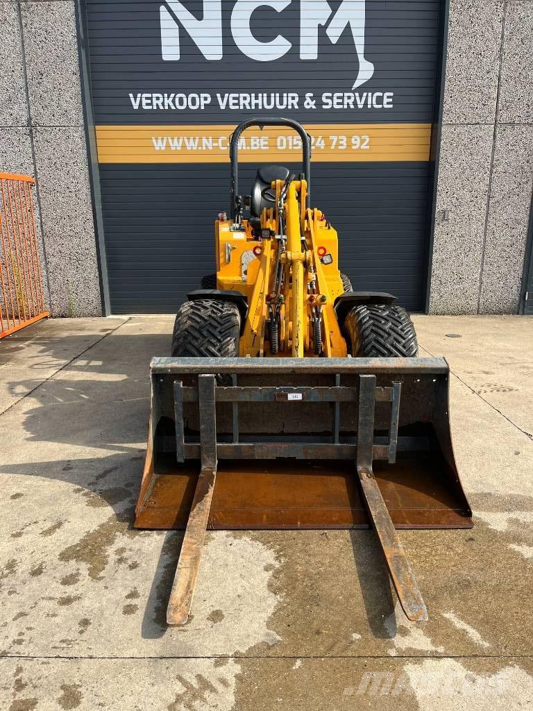 Knikmops KM 250 Iekrāvēji uz riteņiem