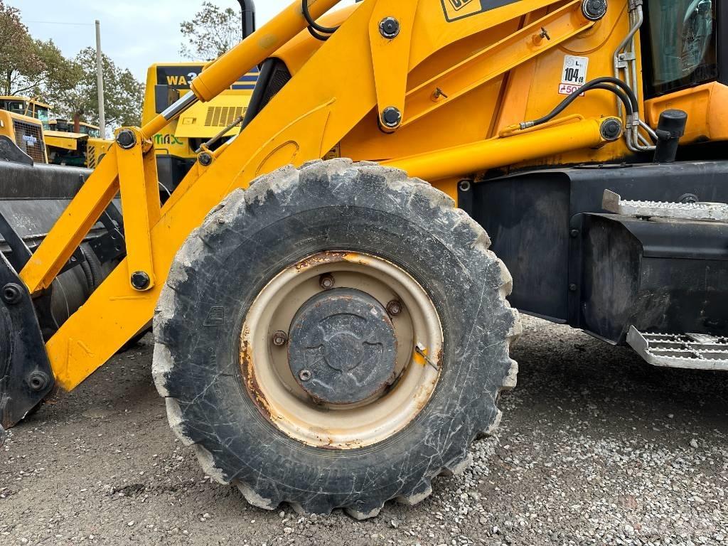 JCB 3 CX Ekskavatori-iekrāvēji