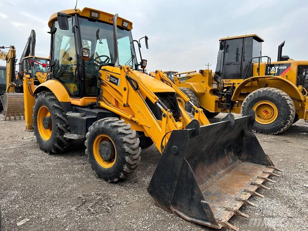 JCB 3 CX Ekskavatori-iekrāvēji