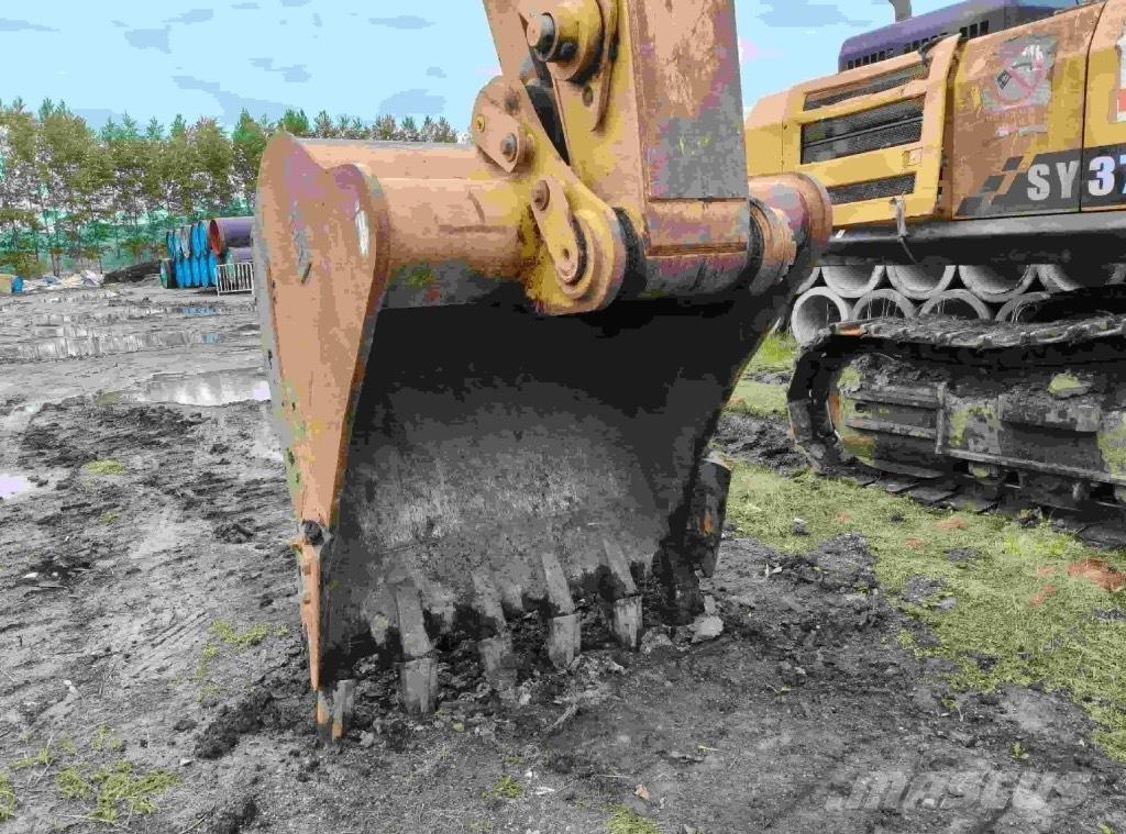 CAT 326 Kāpurķēžu ekskavatori