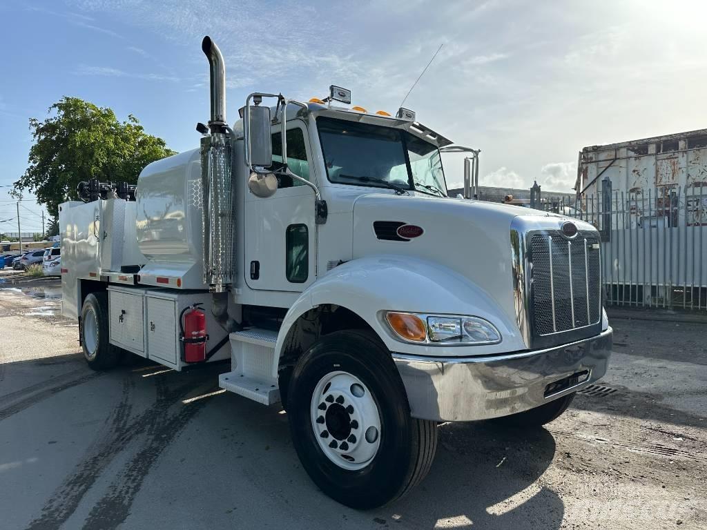 Peterbilt 335 Autocisterna