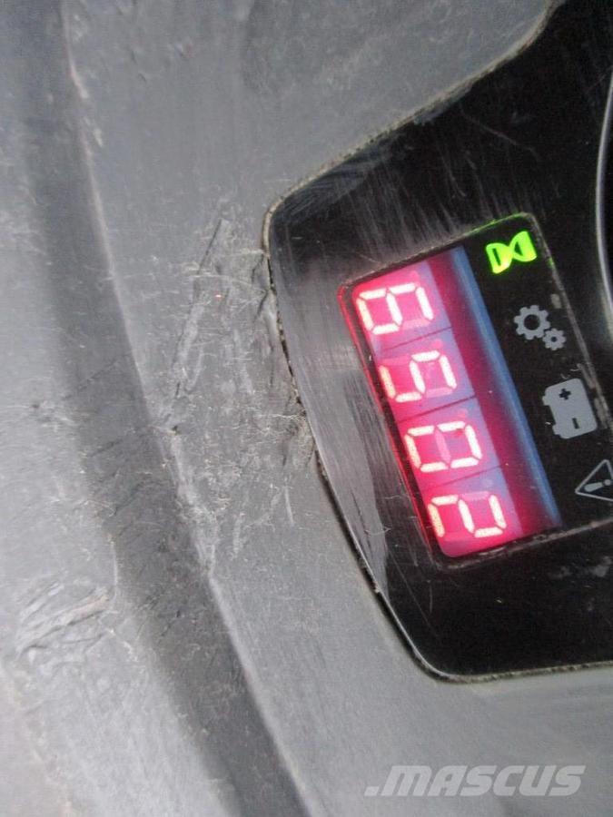 BT LPE200 Hidrauliskās stalažas ar platformu