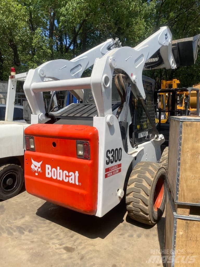 Bobcat S 300 Lietoti riteņu kompaktiekrāvēji