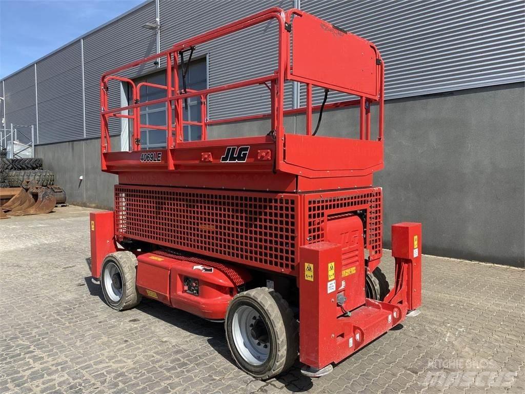 JLG 4069ERT Šķerveida pacēlāji