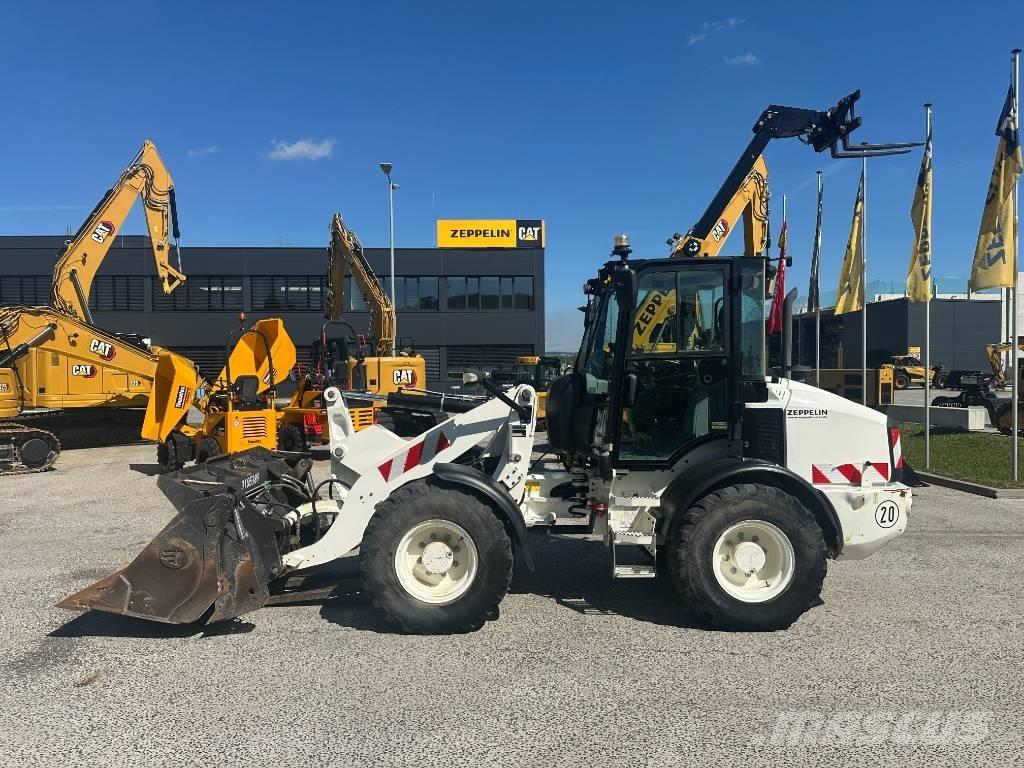 CAT 908 M Iekrāvēji uz riteņiem