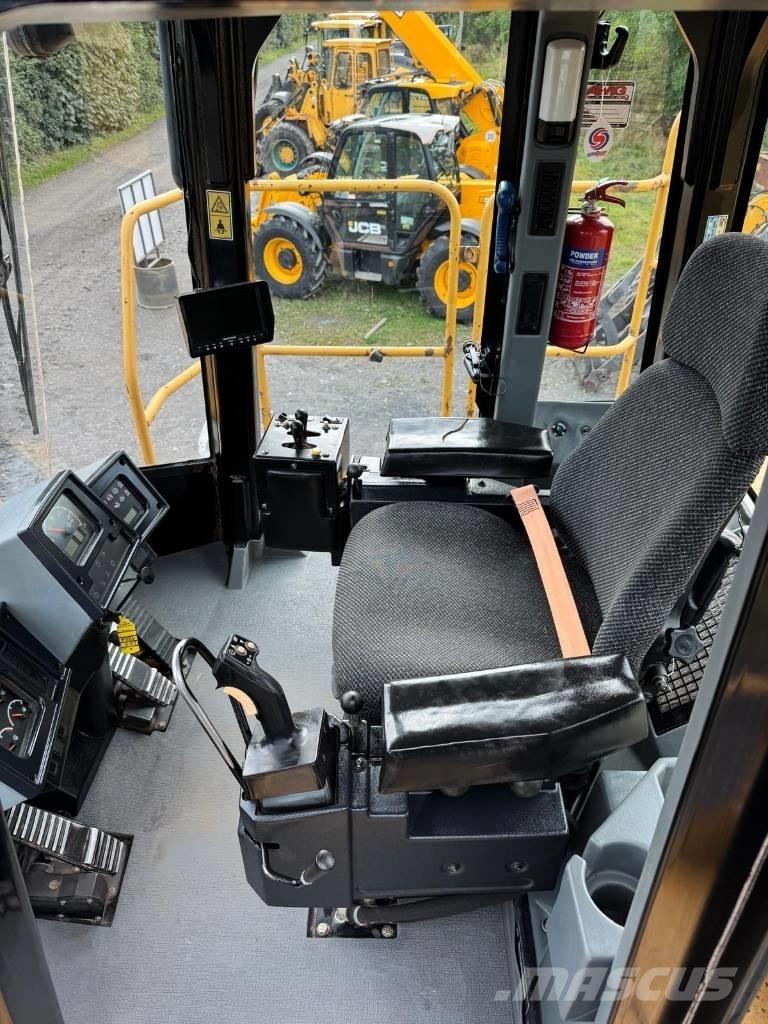 CAT 988 H Iekrāvēji uz riteņiem