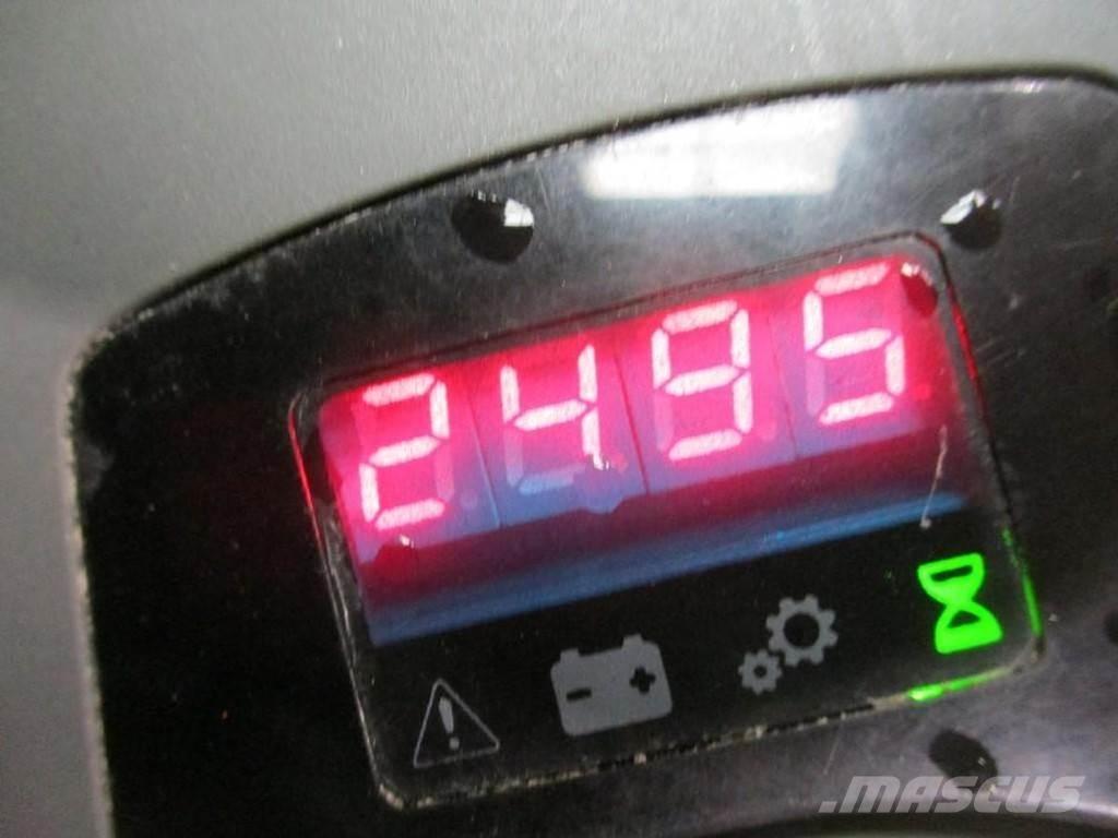 BT LPE200 Hidrauliskās stalažas ar platformu