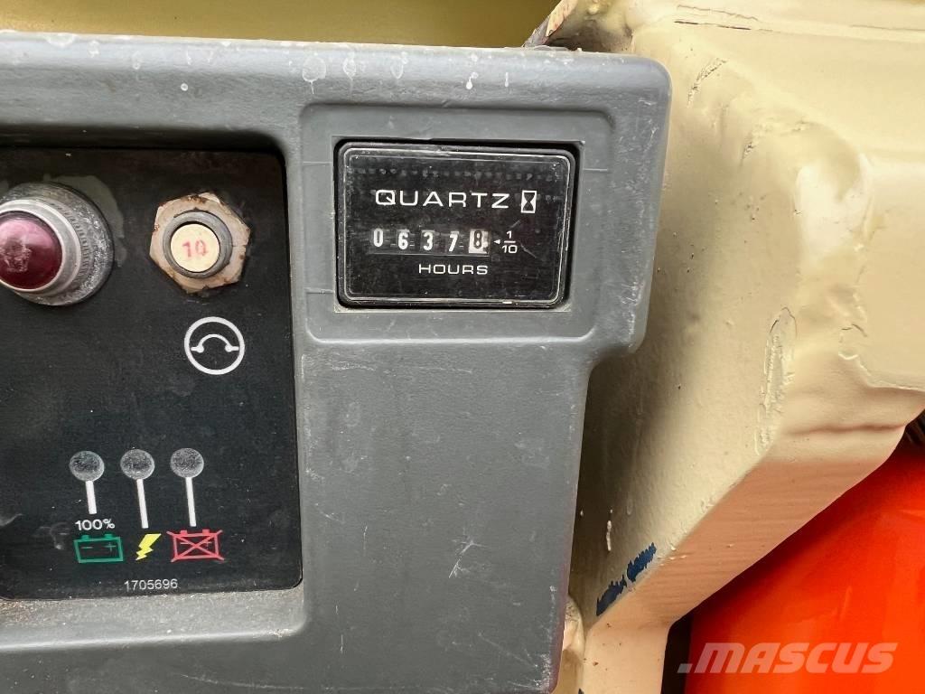 JLG 3246 ES Šķerveida pacēlāji