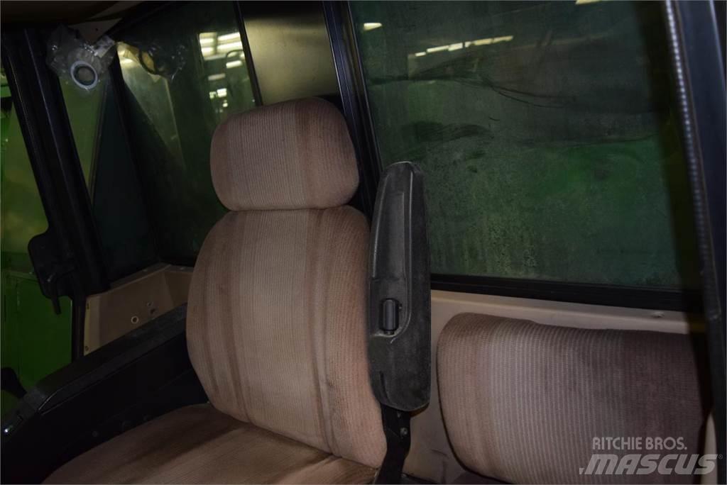 John Deere 2064 Ražas novākšanas kombaini
