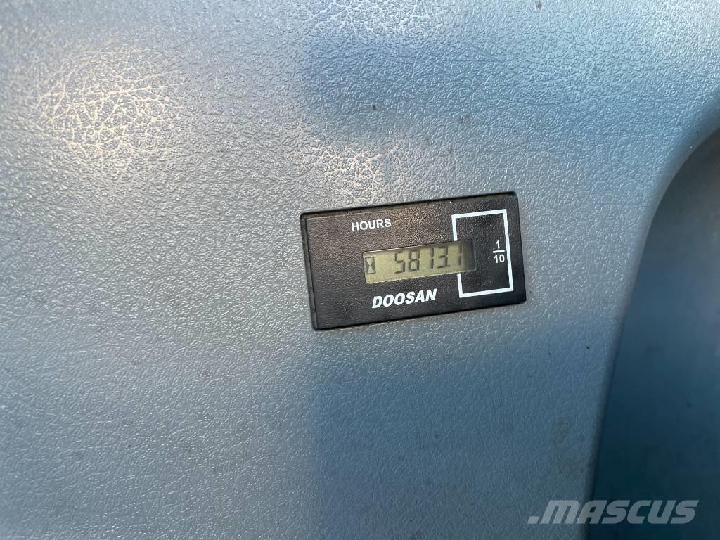 Bobcat E 55 W Ekskavatori uz riteņiem