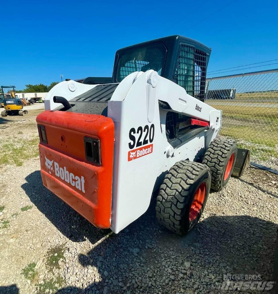 Bobcat S 220 Lietoti riteņu kompaktiekrāvēji
