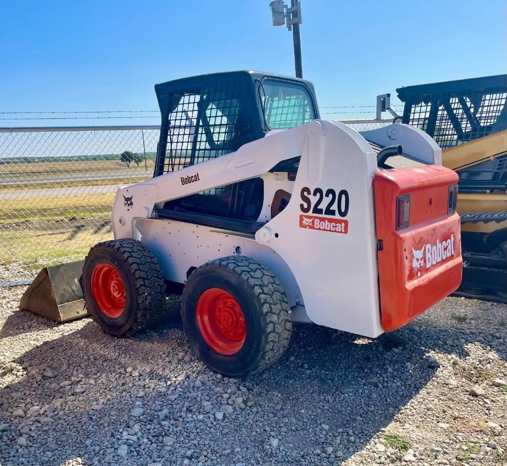 Bobcat S 220 Lietoti riteņu kompaktiekrāvēji