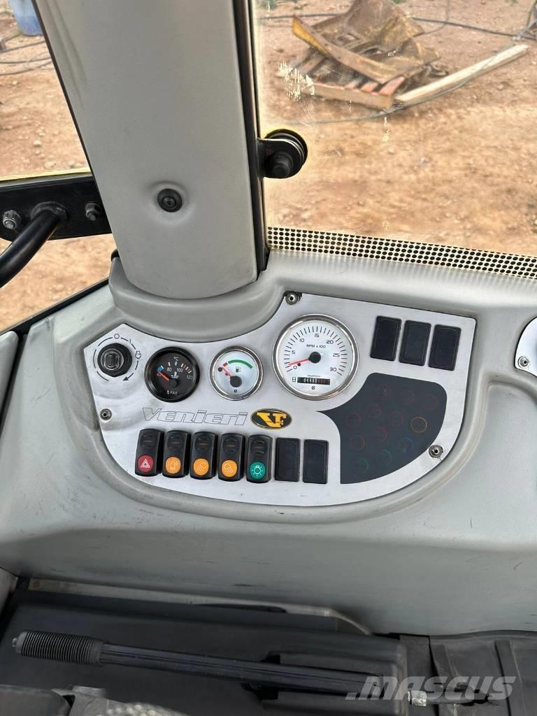  VF VENIERI 823E Ekskavatori-iekrāvēji