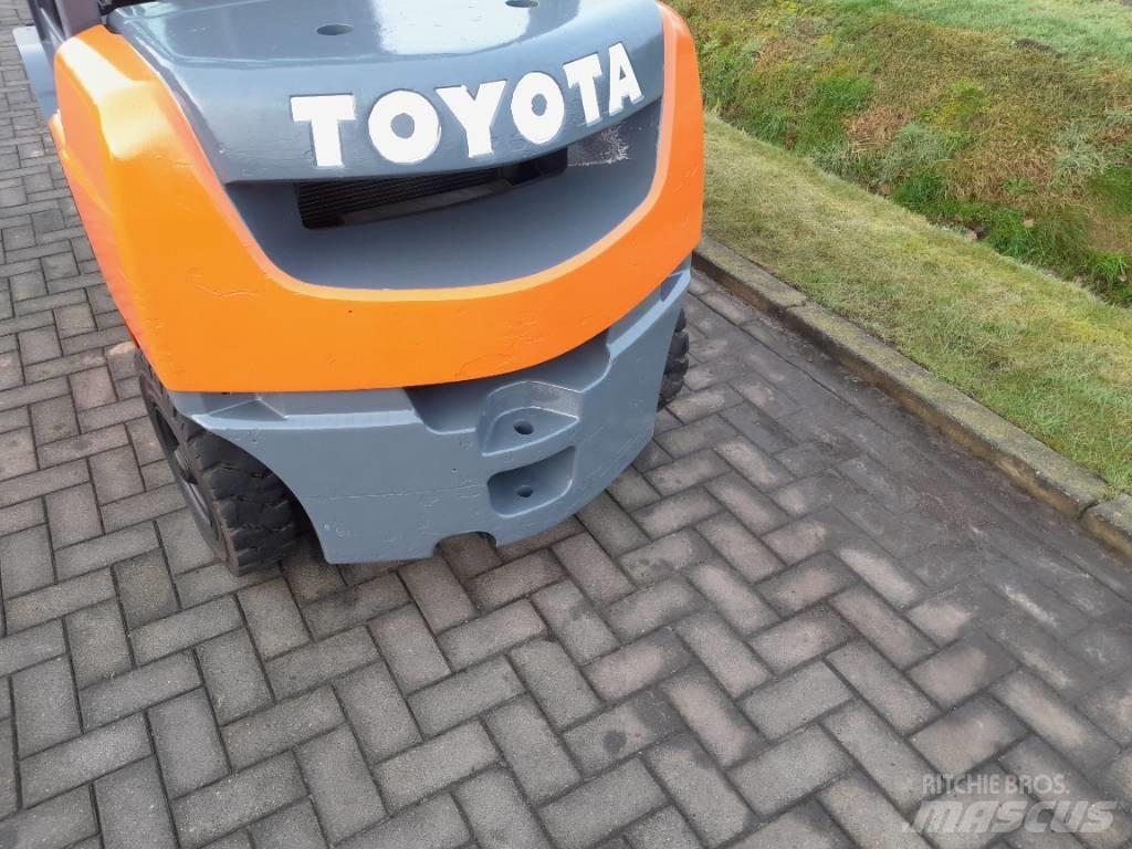 Toyota Tonero 25 Tehnika ar dīzeļa dzinēju