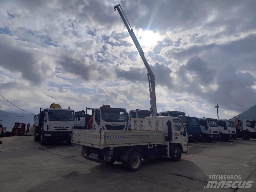 Isuzu NPR77G-5DX Smagās mašīnas ar celtni