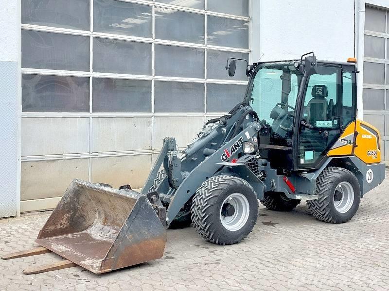 Giant G 3500 X-Tra Lietoti riteņu kompaktiekrāvēji